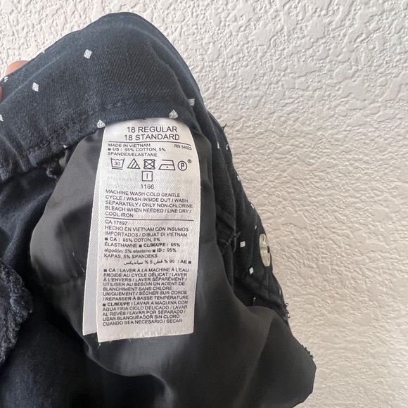 Old Navy Women’s Size 18 Regular Pixie Mid Rise Black Pants White Diamond Print - Picture 7 of 9